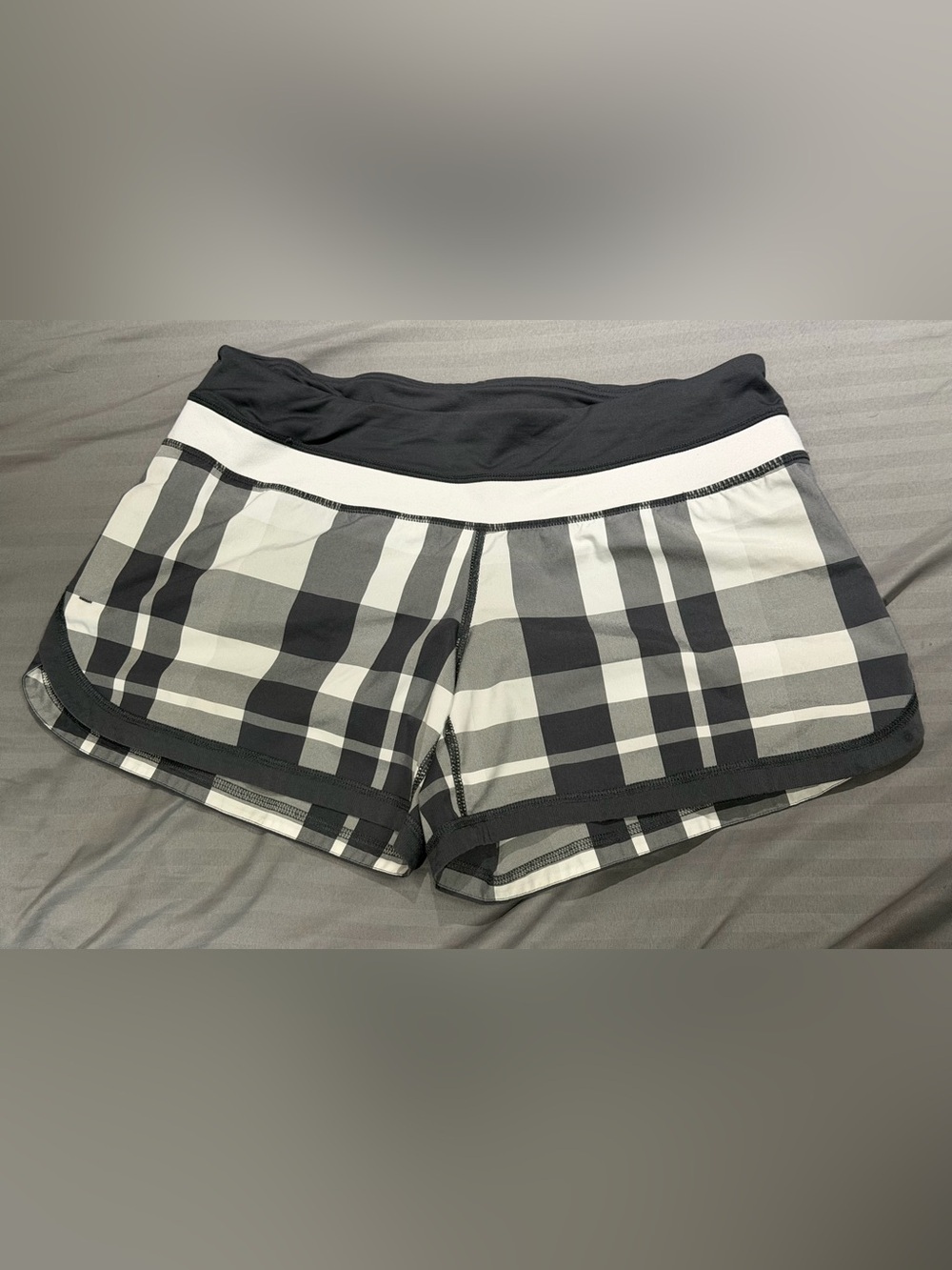 Lululemon: Women’s Shorts- Size 6